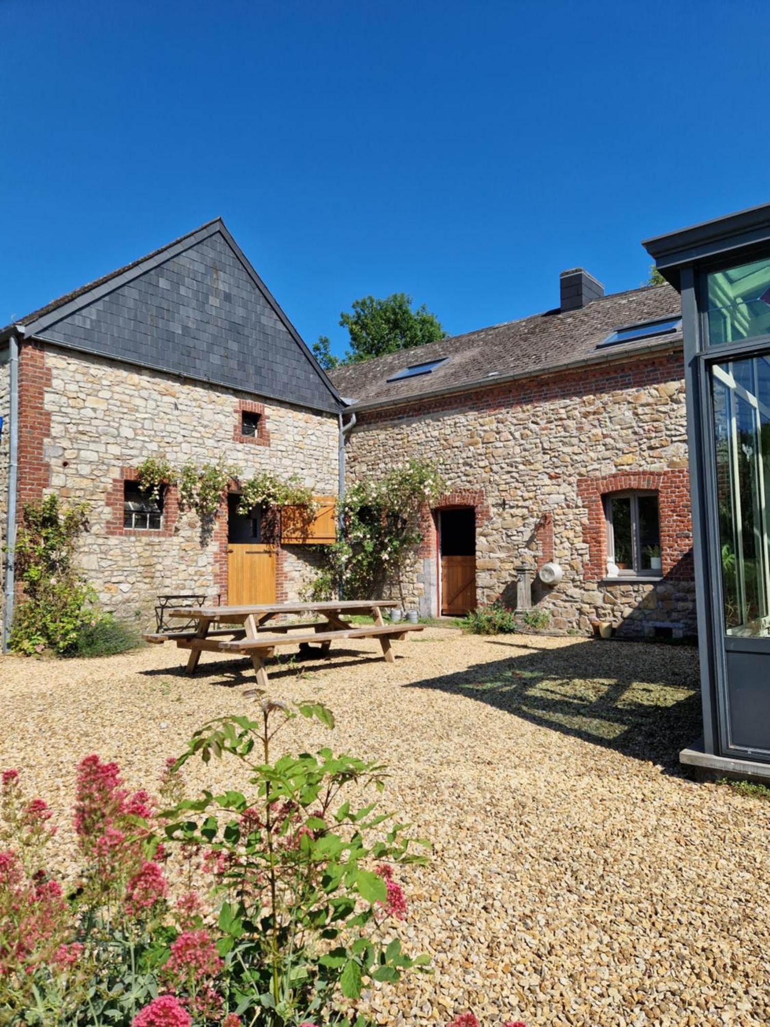 Habitat Bed & Breakfast Momignies Eksteriør bilde